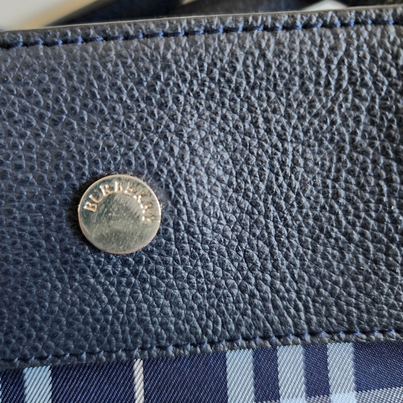 AUTHENTIC NWT Burberry tote bag. - Picture 9 of 11